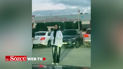 Kocasının tahliye edilmesini Silivri Cezaevi önünde böyle kutladı