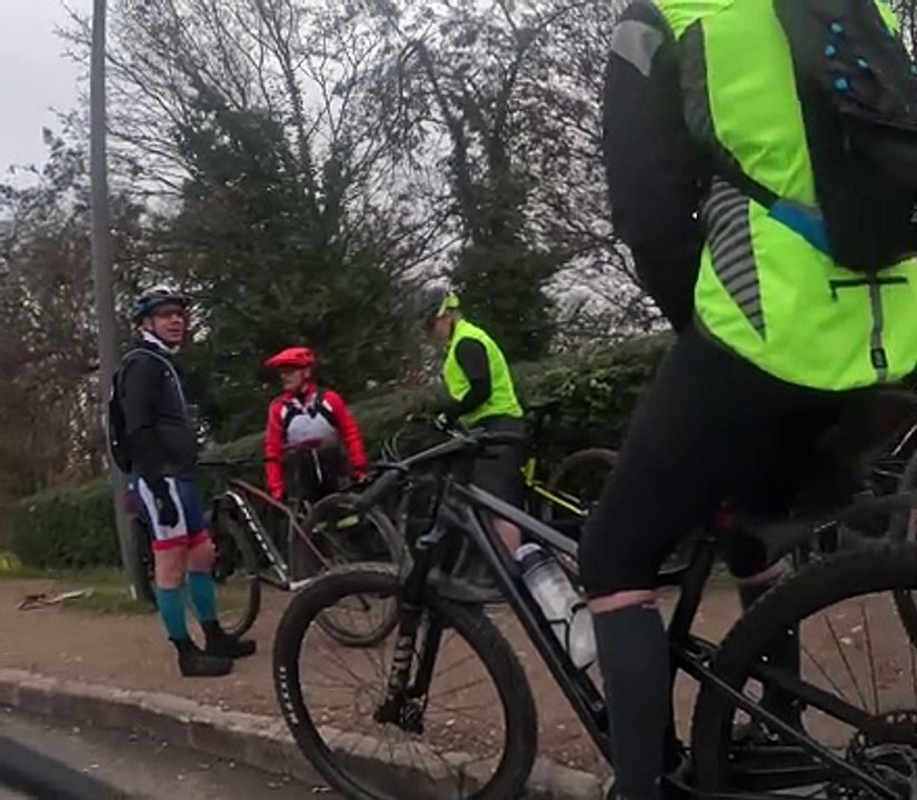 Vidéo VTT Comment transformer une séance VTT en atelier mécanique venez au CCO 🤣
