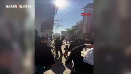 Adana’da sokak ortası meydan savaşı! Taş ve sopalar havada uçuştu