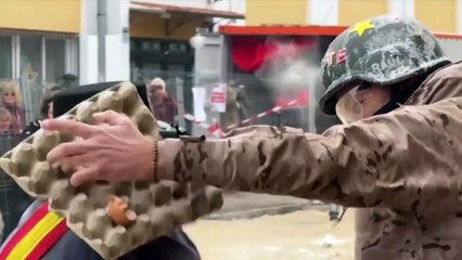 Els Enfarinats, fiesta tradicional con batalla de harina y huevos en España