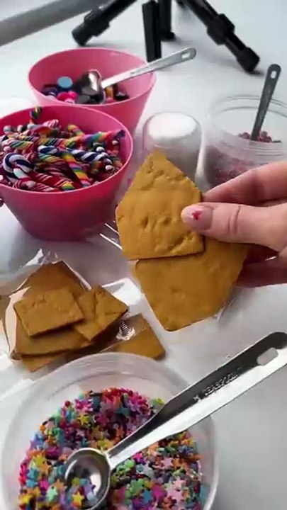 Whose gingerbread house won