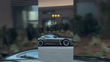 Fernando Alonso luce en Mónaco su "súper exclusivo" Aston Martin Valiant... ¡diseñado por él!