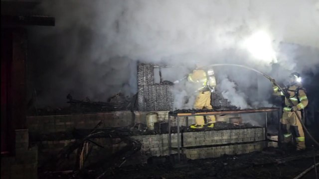 강원 영월 주택 화재로 1명 연기 흡입...아궁이 불티 추정 / YTN