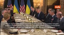 Trump con Zelensky a Mar-a-Lago offre pranzo ai cronisti: «Andate fuori a mangiare qualcosa»
