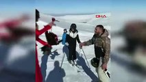 Erciyes Kayak Merkezi'nde Noel anne sürprizi! Görenler dönüp bir daha baktı!