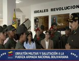 Presidente Maduro recibe fusil de alto calibre como presente  institucional de la FANB