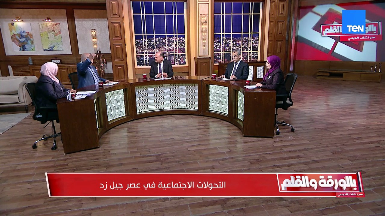 أحمد خيري حافظ: السوشيال ميديا تضرب الذات والوعي والهوية.. والاكتئاب الافتراضي والفراغ الوجودي من أمراض العصر الرقمي