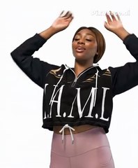 Cortavientos crop para mujer en negro