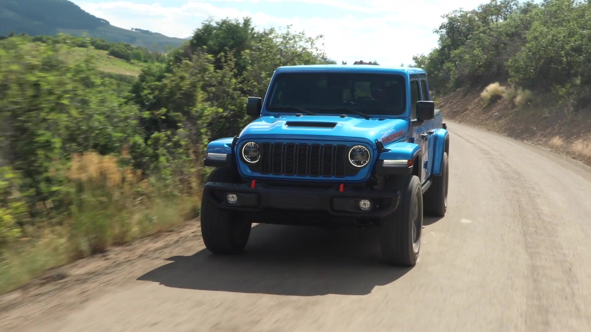 ⁣2026 Jeep® Gladiator Mojave X Driving Video