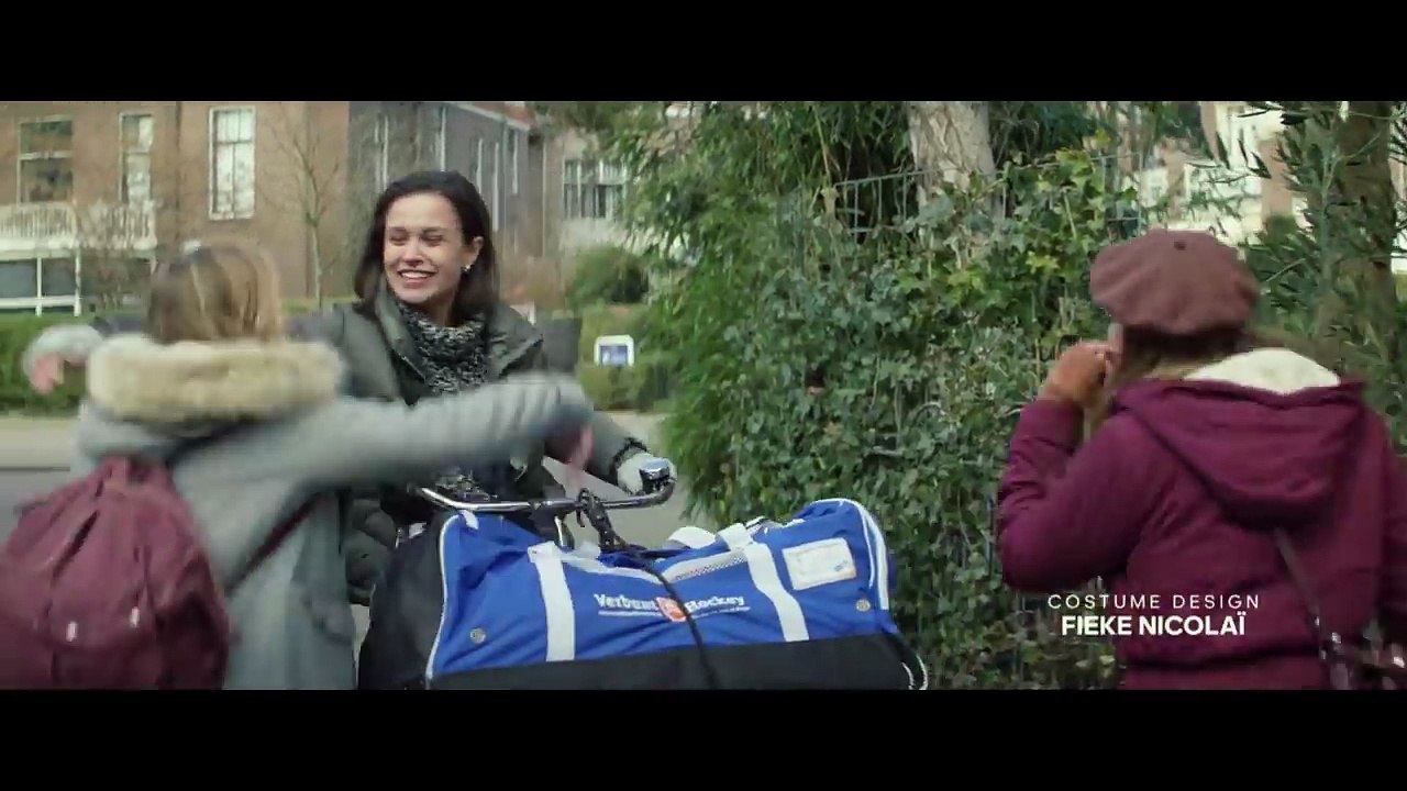 Filme Completo QUATRO AMIGAS VÃO para uma cabana isolada num fim de semana onde surgem seus lados sombrios