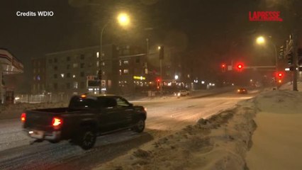 Usa, la tempesta di neve copre le strade di ghiaccio negli Stati del Midwest | Il video