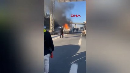 Bağcılar TEM Otoyolu'nda panelvan alev alev yandı