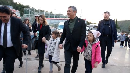 Ferdi Zeyrek'in kızları video çekti, Özgür Özel hemen harekete geçti