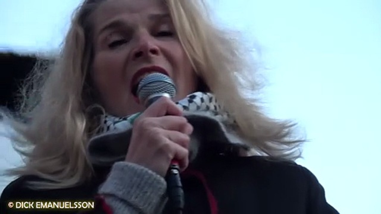 Operasångerskan Charlotta Huldt-Rahmberg sjöng ”STILLA NATT” i solidaritet med det palestinska folket