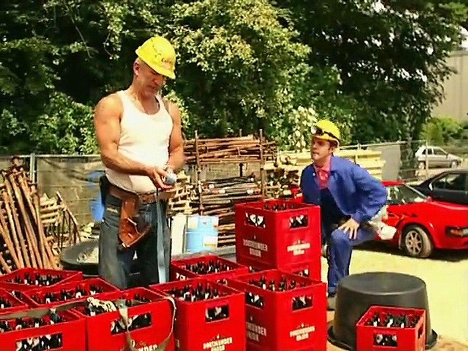 Was nicht passt wird passend gemacht S02E01-Die Feuertaufe