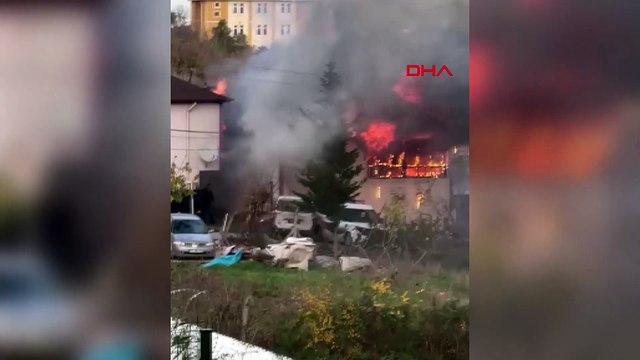 Köylüler çatışma bittikten sonra teröristlerin evini yaktı