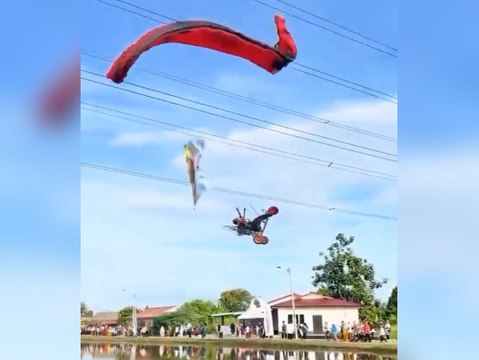 Gleitschirmflieger kracht in Stromleitung und stürzt ab