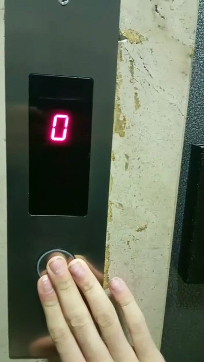 2000s ertek elevator in unknown apartment building üsküdar istanbul