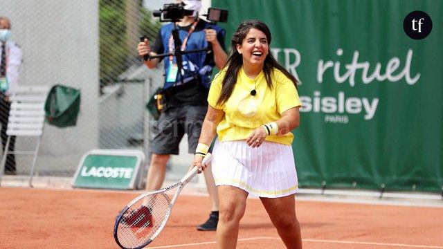 C'est scandaleux , Hyper problématique : cette humoriste imite une lesbienne dans ce sketch ultra malaisant qui indigne les internautes