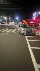 Motociclista sofre fratura de fêmur em acidente no cruzamento da Av. Paraná, em Umuarama