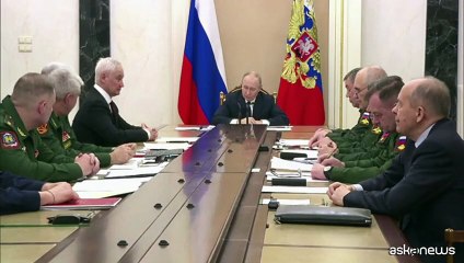 Putin sostiene che le forze ucraine retrocedono su tutto il fronte