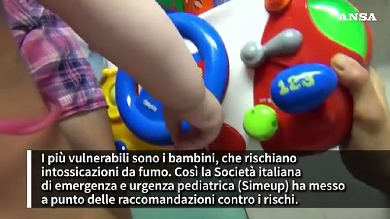 L'allarme dei pediatri sui botti di Capodanno, rischio intossicazione per i bambini