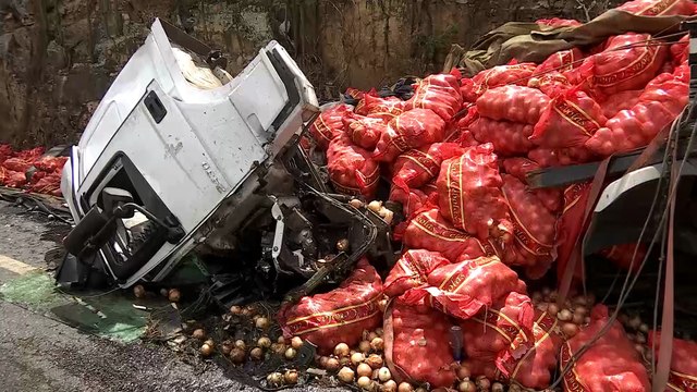 Acidente envolvendo três veículos trava BR-232 em Pombos, lesionando três pessoas: Detalhes e depoimentos