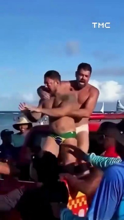 casal gay apanha muito de vendedores por preconceito e por causa de 30 reaiss