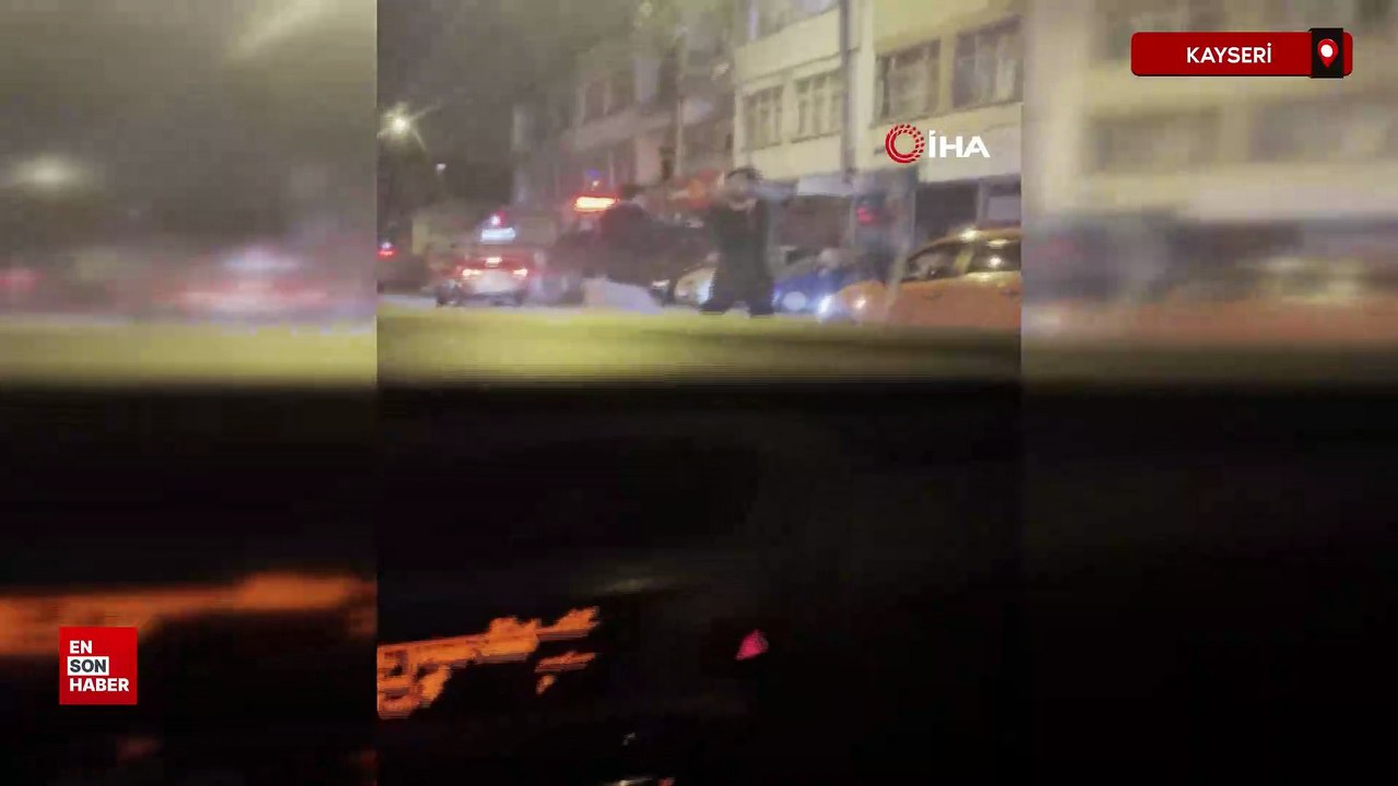 Kayseri'de tırın önüne atlayan alkollü şahıs trafiği birbirine kattı