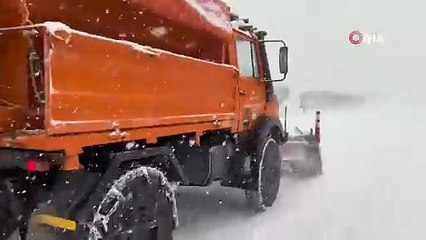 Karabük-Bartın yolunda kar kalınlığı 1,5 metreyi aştı