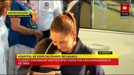 Sheinbaum platicó con varios de los afectados del descarrilamiento del Tren Interoceánico en Oaxaca