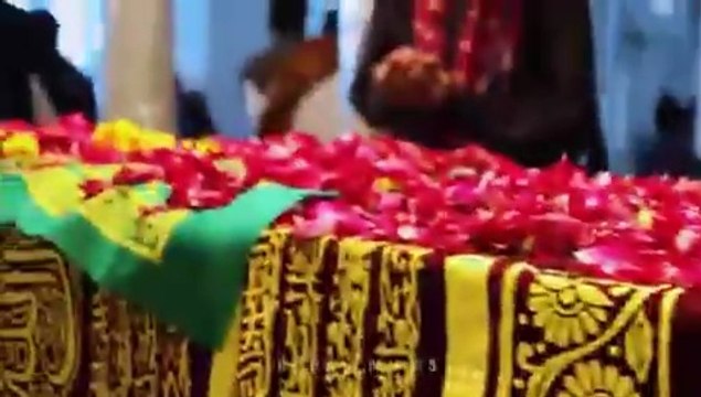 دختر مشرق شہید محترمہ بینظیر بھٹو کے 18ویں یوم شہادت پر گڑھی خدا بخش بھٹو میں ملک کے طول و عرض سے آیا یہ انسانی سمندر اس بات کی گواہی ہے کہ تم زندہ ہوکر مردہ ہو وہ مردہ ہوکر زندہ ہے ‎#ZindaHaiBibi #SMBB ‎#SalaamBenazir ‎@BBhuttoZardari ‎@BakhtawarBZ