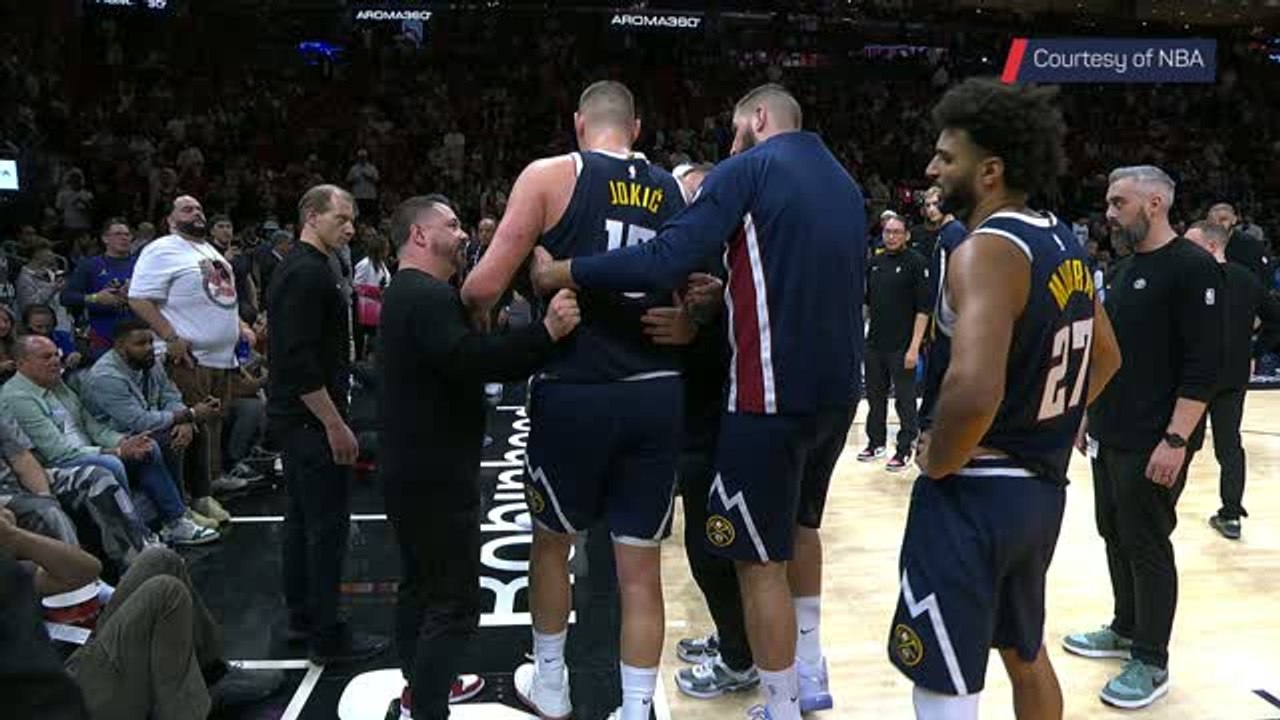 Jokic suffers worrying knee injury in Nuggets defeat