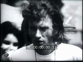 1972 – Johnny Hallyday : le 17 mai, court passage au Festival de Cannes (Archives Gaumont Pathé)