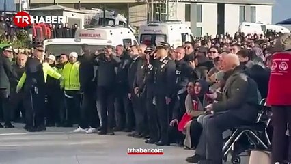 Ailelerin veda anları yürekleri dağladı! Şehidin babası son kez evladına koştu!