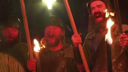 Fiaccolata da 15.000 nel centro storico di Edimburgo per Capodanno