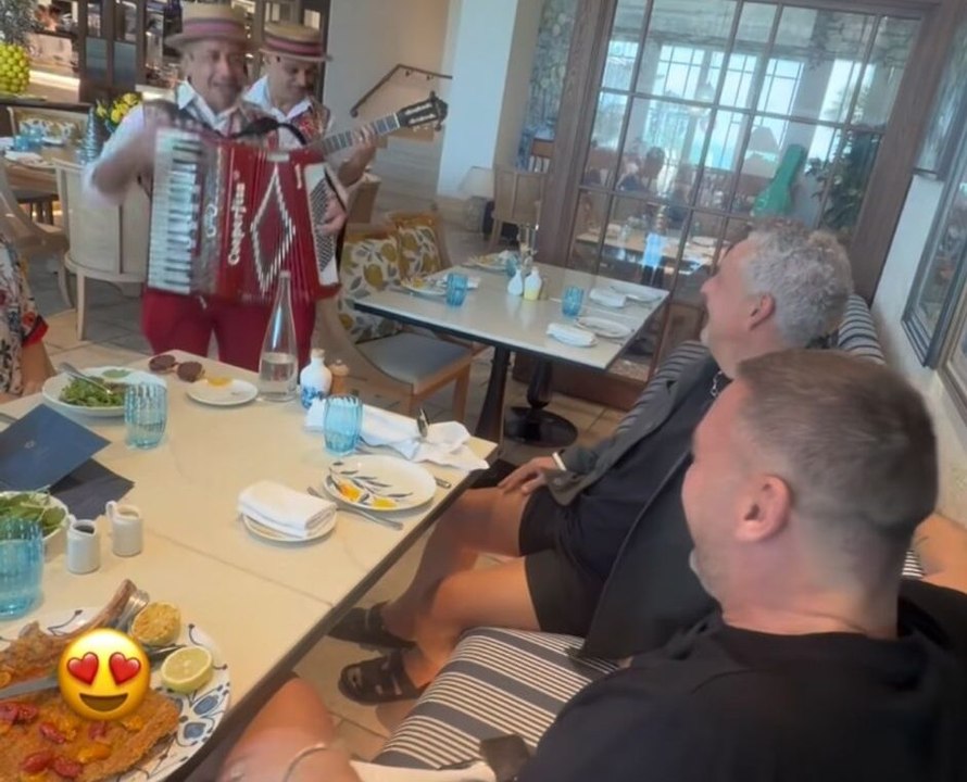 Totti e Baggio, pranzo e risate sotto le note di 'O Saracino