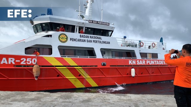 El barco que naufragó con los españoles en Indonesia fue golpeado por tres grandes olas