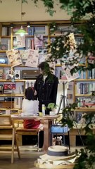 At the end, just when she was about to enter a perfect marriage, the appearance of the male protagonist of the comic Lu Jingchuan made her see the true face of the scumbag, she decisively escaped to expose the illusion, tore the scumbag back and picked up