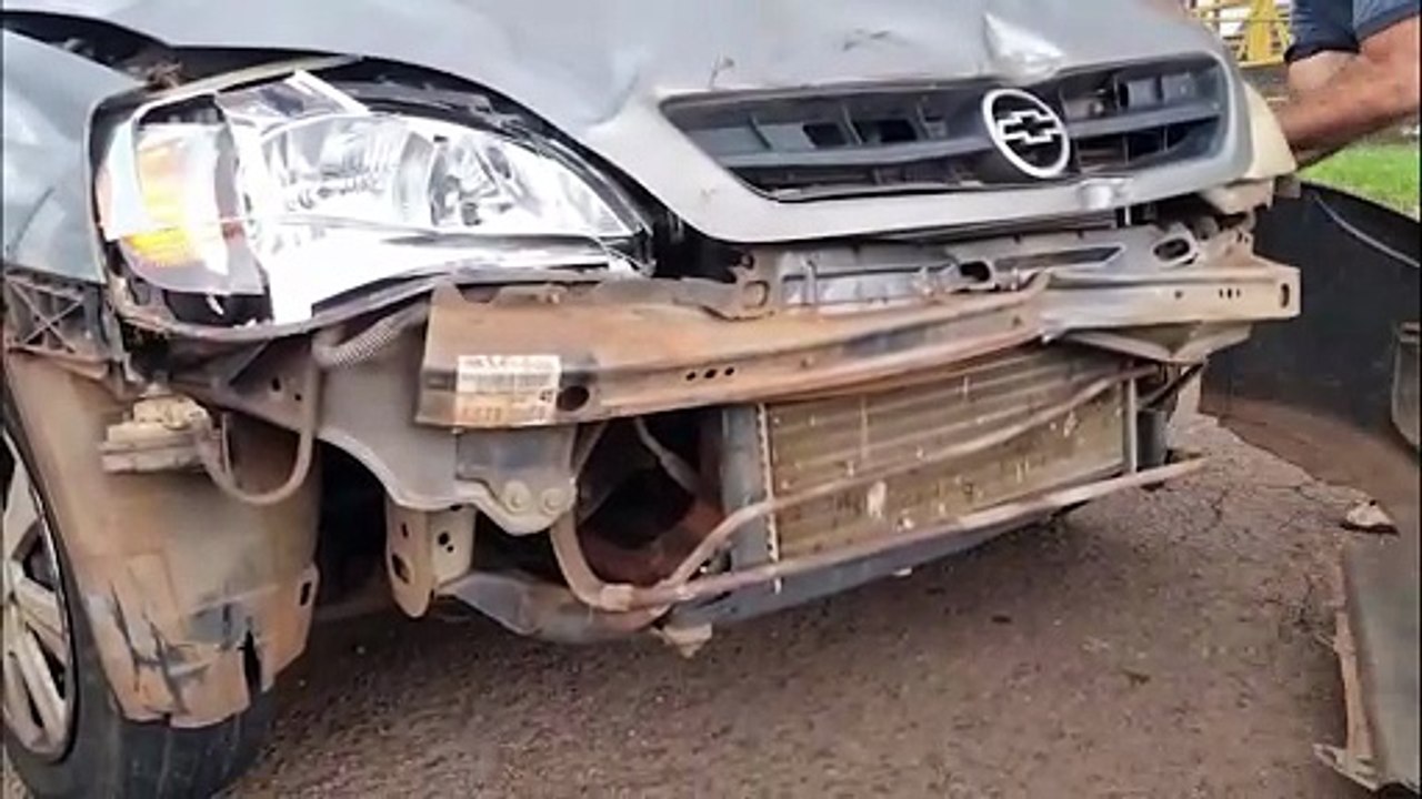 Motociclista fica ferido em colisão com carro na marginal da BR-277 em Cascavel