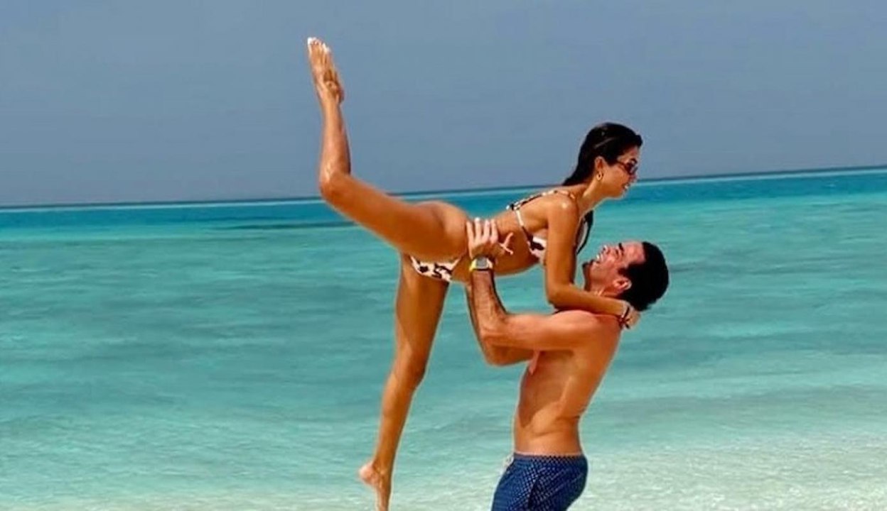 VIDEO / Matri-Nargi, prese d'amore alle Maldive. Con tanto di polemica