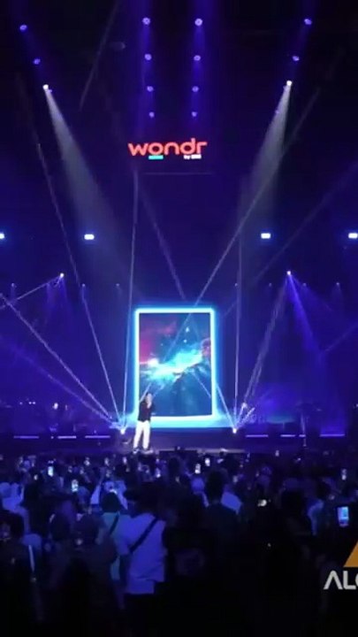 Ariel Noah Tegar Performance with Applause