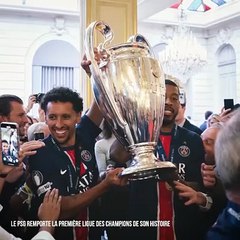 Et pendant ce temps, Emmanuel Macron publie une vidéo résumant son année avec des lunettes Apple Vision Pro : "Tu vois le film aussi, Brigitte ?"