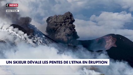 Un skieur dévale les pentes de l'Etna en éruption