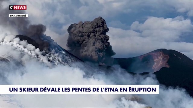 Un skieur dévale les pentes de l'Etna en éruption