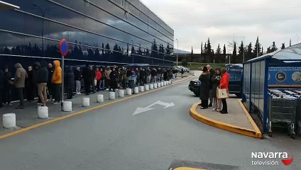 Largas colas para tener todo listo y poder despedir el año