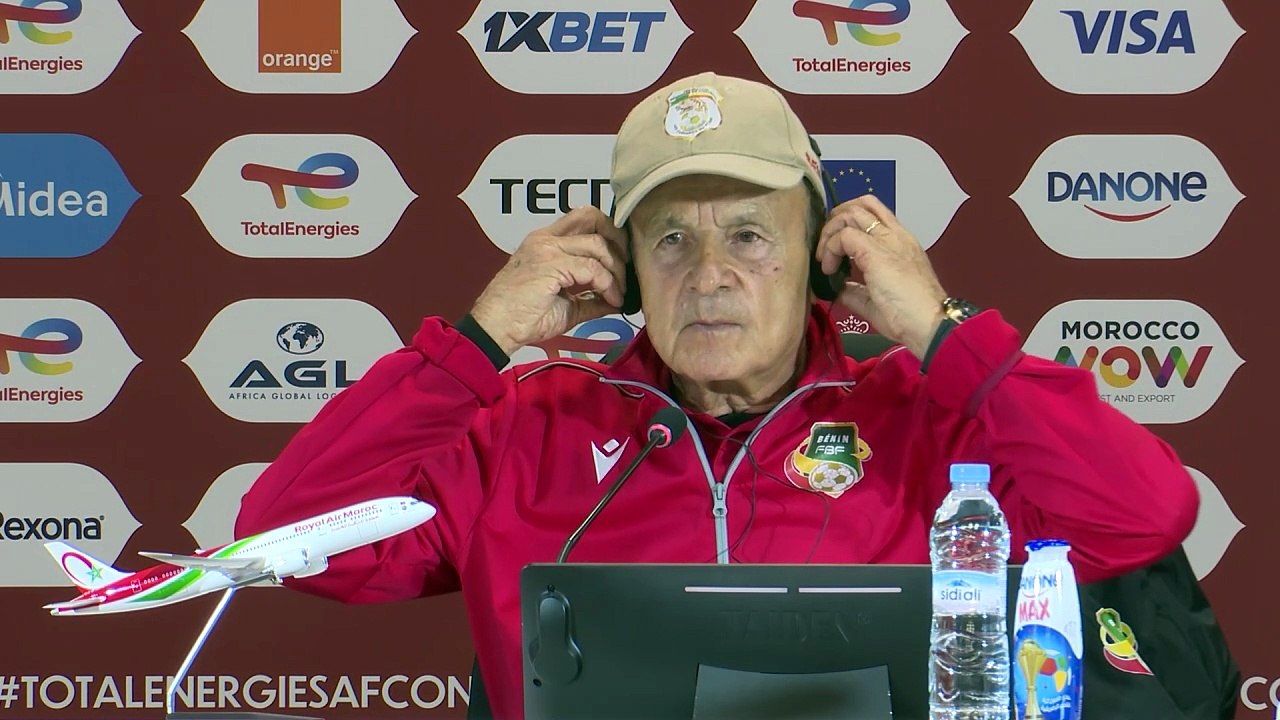 La traduction ne fonctionne pas, Gernot Rohr en rigole !