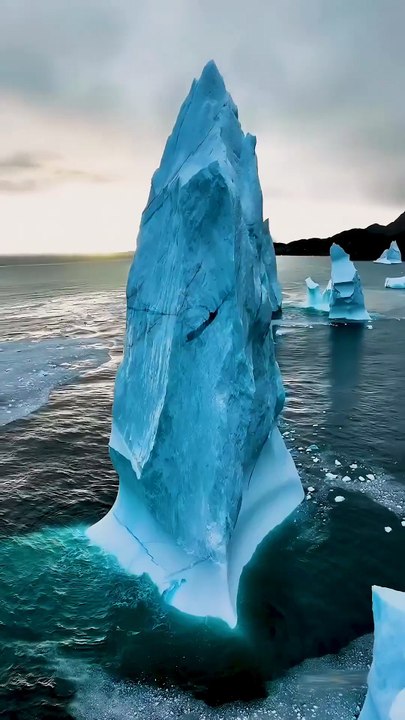 Cinematic Greenland Travel Guide - Whales & Giant Icebergs in Ilulissat