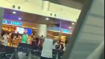 Passageiro causa quebra-quebra em aeroporto após perder voo e é contido com spray de pimenta