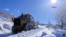 Bingöl'de kar yağışı; 100 köy yolu ulaşıma kapandı